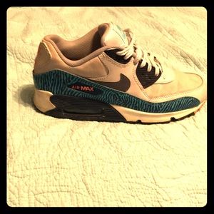 Rare Air max Nike’s-worn a handful of times